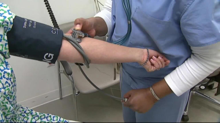 Bipartisan bill aims to cut H-1B visa fees for health care workers