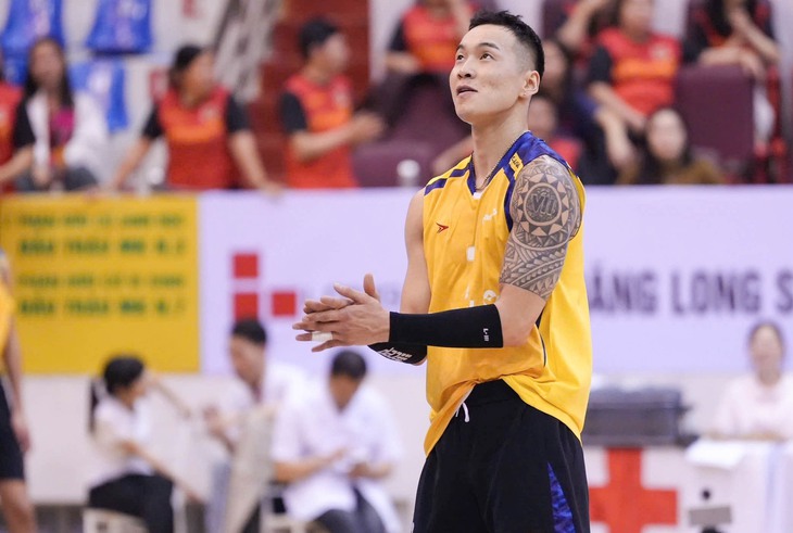 Ngoại binh Mông Cổ cao hơn 1,9m gây sốt ở Giải bóng chuyền Cúp Hoa Lư