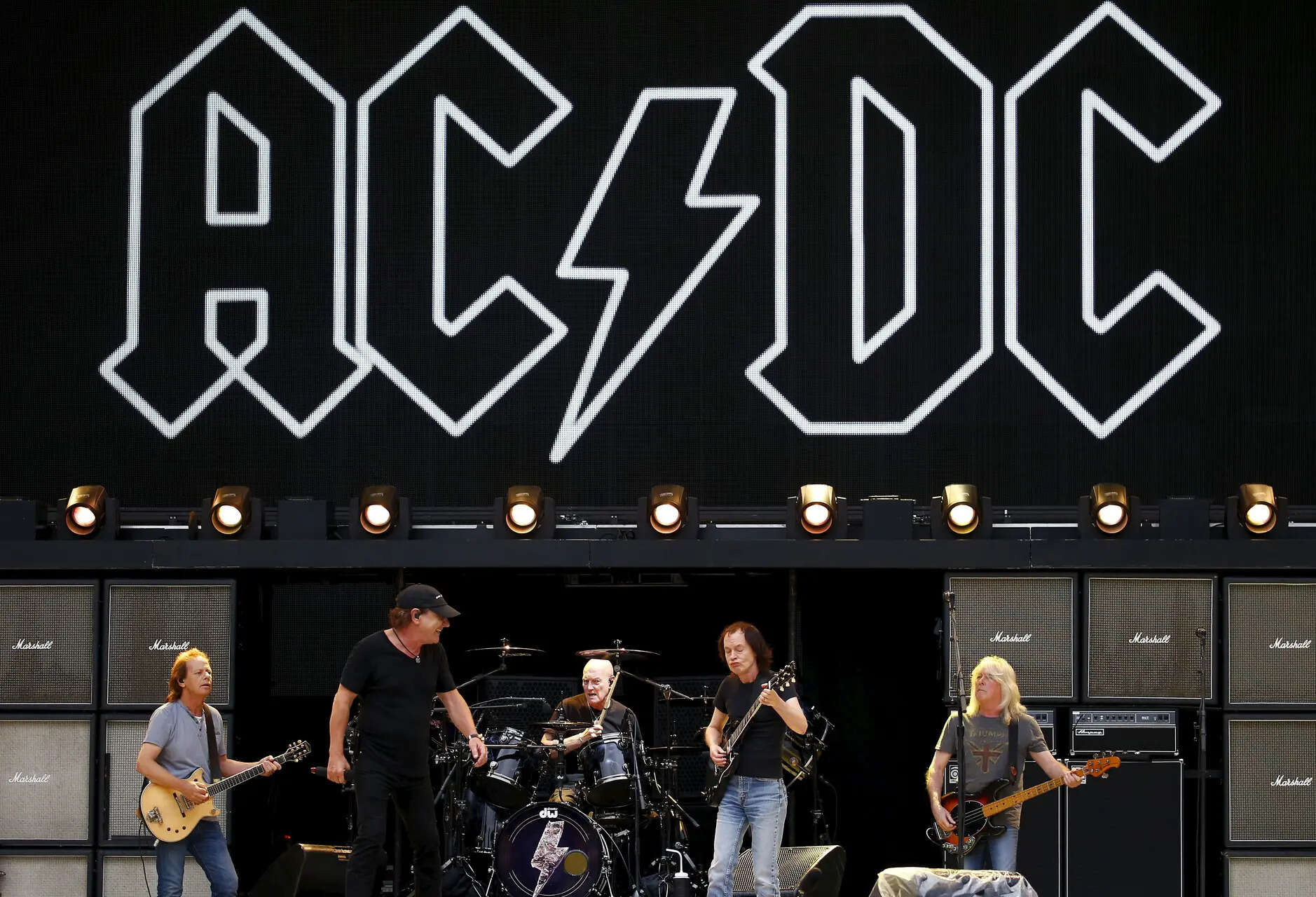 AC/DC guitarist Stevie Young hospitalised in Buenos Aires ahead of sold ...