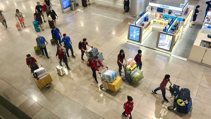 Hàng không Việt và nỗi lo 'càng bay càng lỗ'