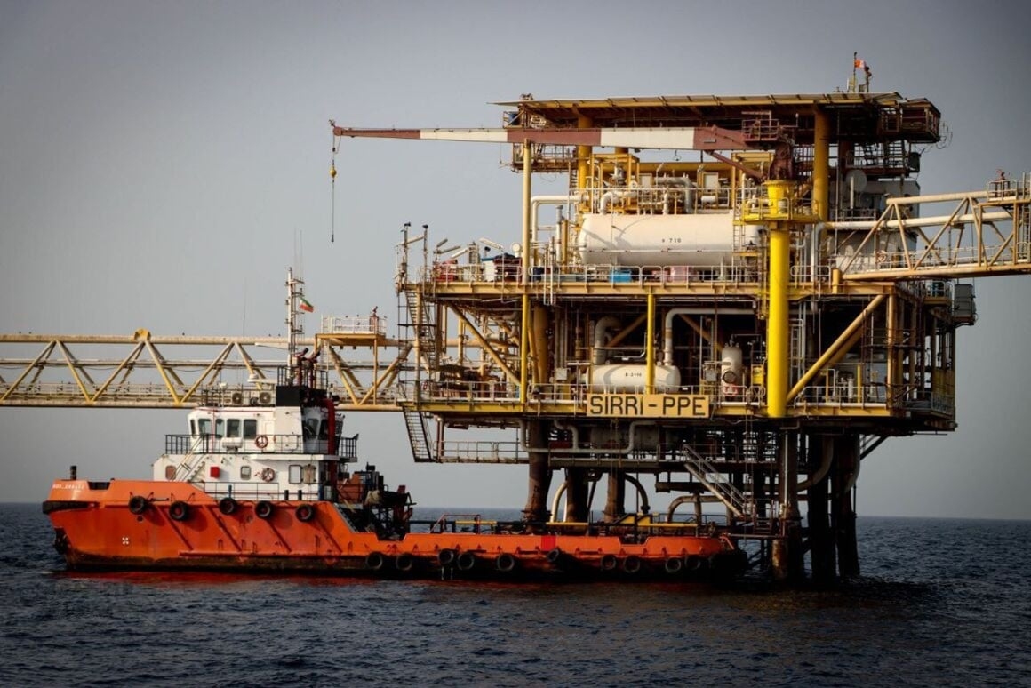 Mỹ nới lỏng lệnh trừng phạt với dầu Iran