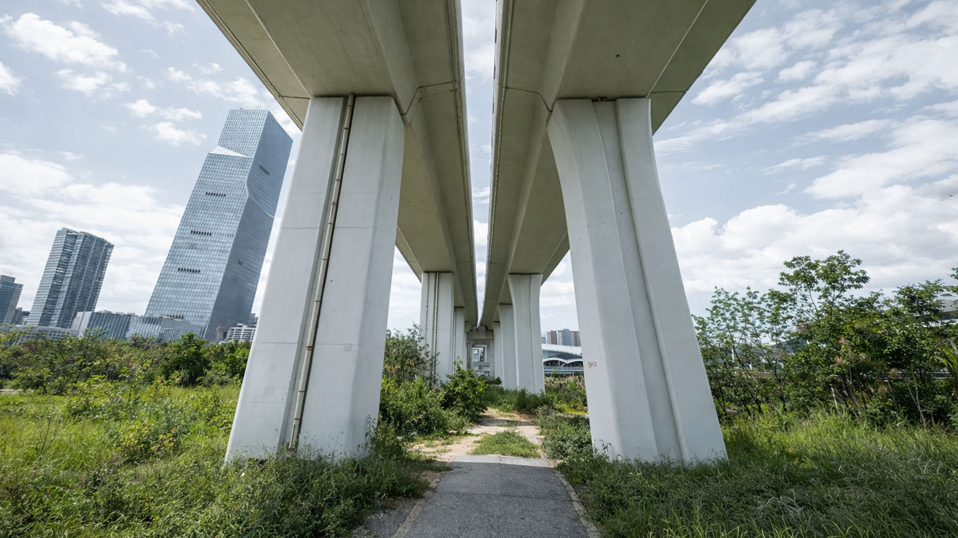 Highway design leaves open space below structures China
