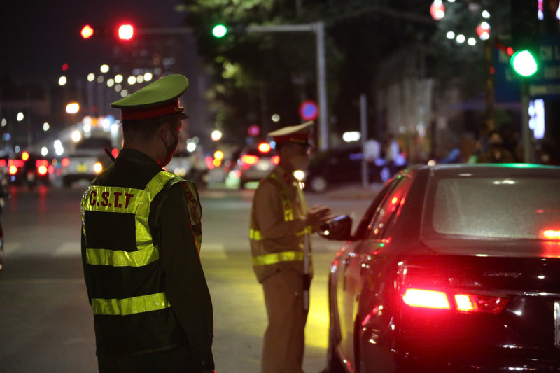 Hà Nội: Xe đạp điện công cộng bị niêm phong, tạm giữ vì người thuê vi phạm nồng độ cồn