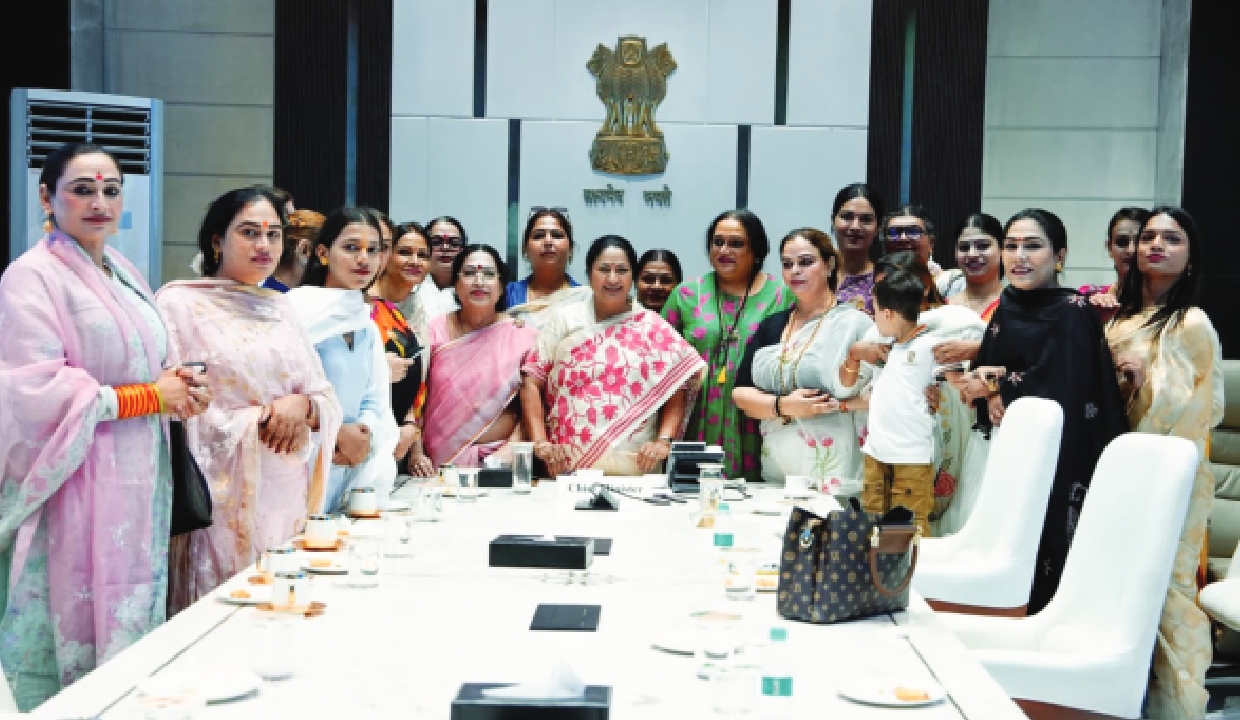 CM Rekha holds pre-budget talks with Kinnar community