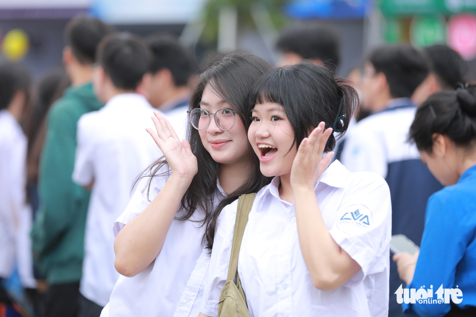 Tư vấn 1-1 'nóng' ở Hải Phòng: Học sinh chen kín hỏi chọn ngành, chọn trường