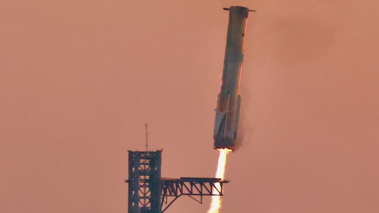 SpaceX fires 10 Raptors in 1st Starship V3 booster static fire ahead of ...
