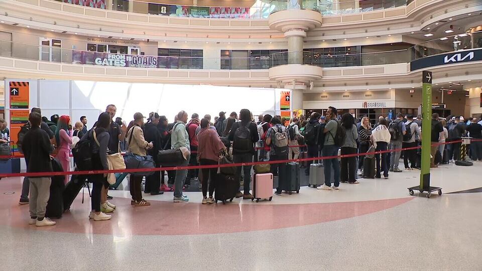 Travelers cope with long TSA lines at Atlanta airport