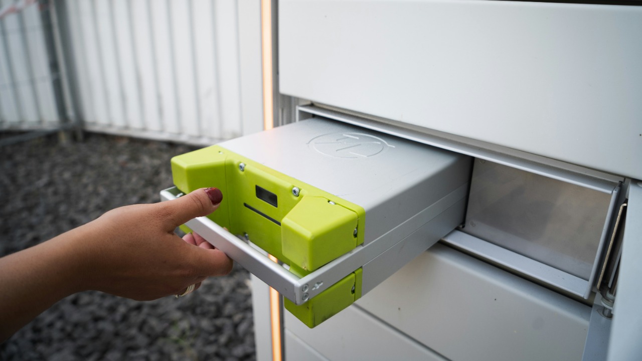 Thermal battery stores power as 4,350°F heat in carbon blocks