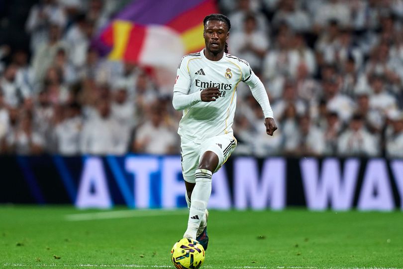 Liverpool transfer news amid Barcelona battle and 3-team Eduardo Camavinga race<br>