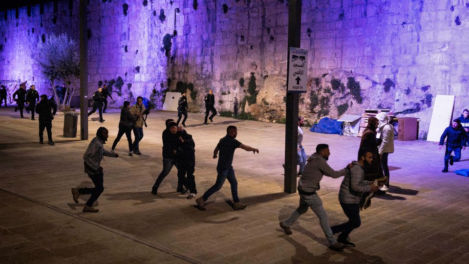 Israeli police attack journalists in Jerusalem, fracturing wrist of CNN producer<br><br>