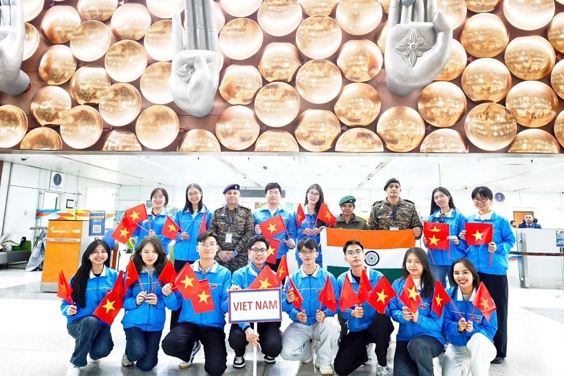 Giao lưu nhân dân từ những bước chân tuổi trẻ