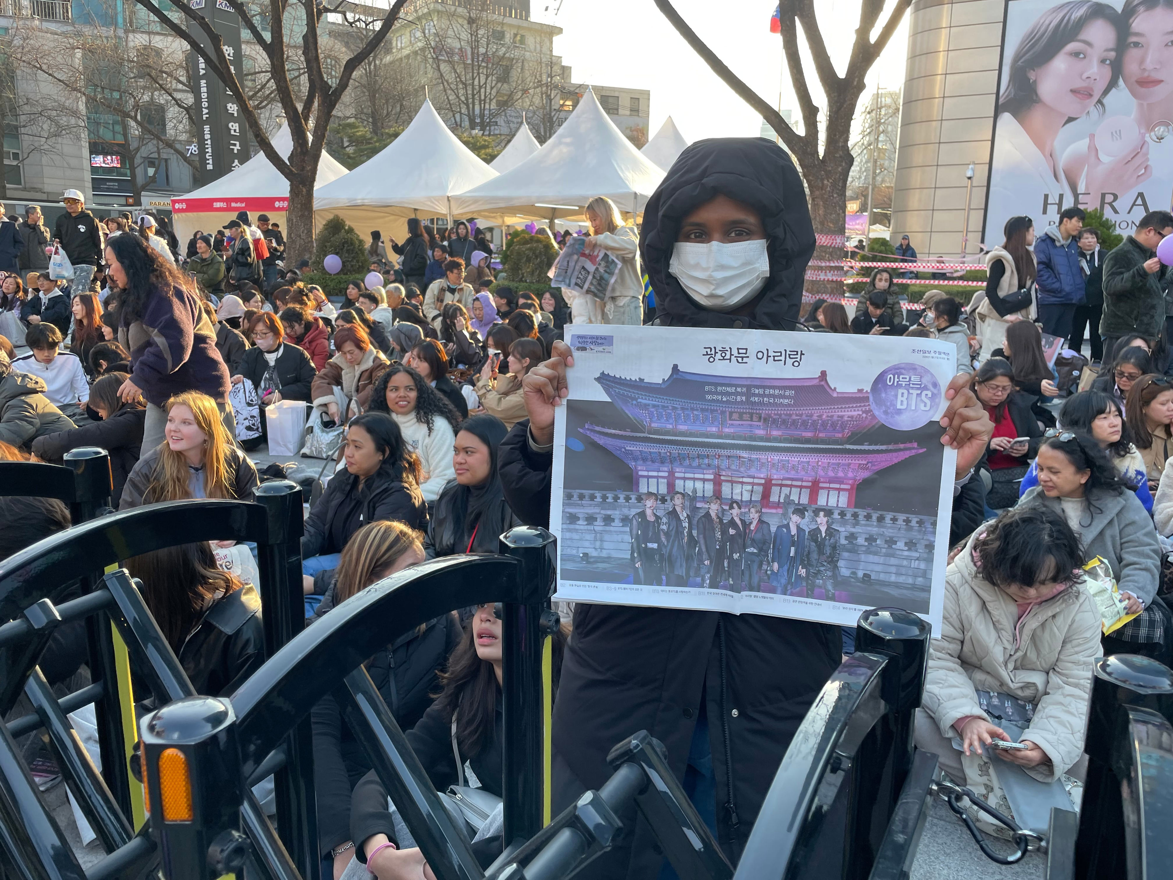 BTS fans flood Gwanghwamun for comeback concert