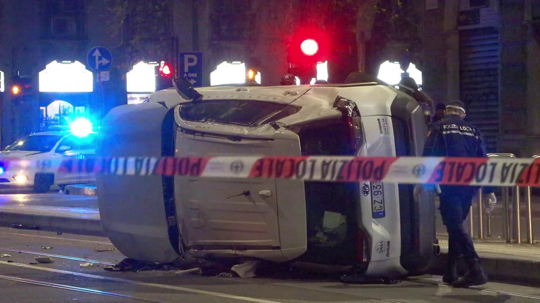 Due giovani morti in incidente a Milano, rilievi in corso