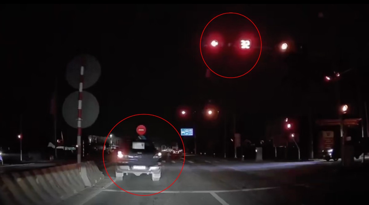 Tài xế bị phạt đến 20 triệu đồng do vượt đèn đỏ