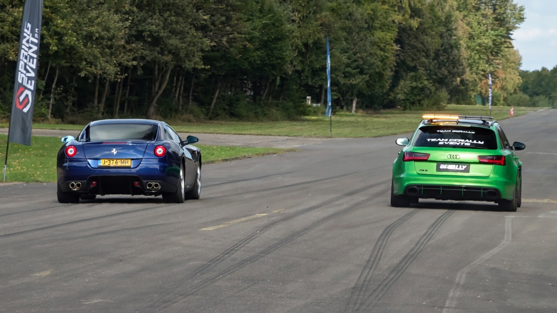 Ferrari F12 takes on Audi RS6 in unexpected drag race
