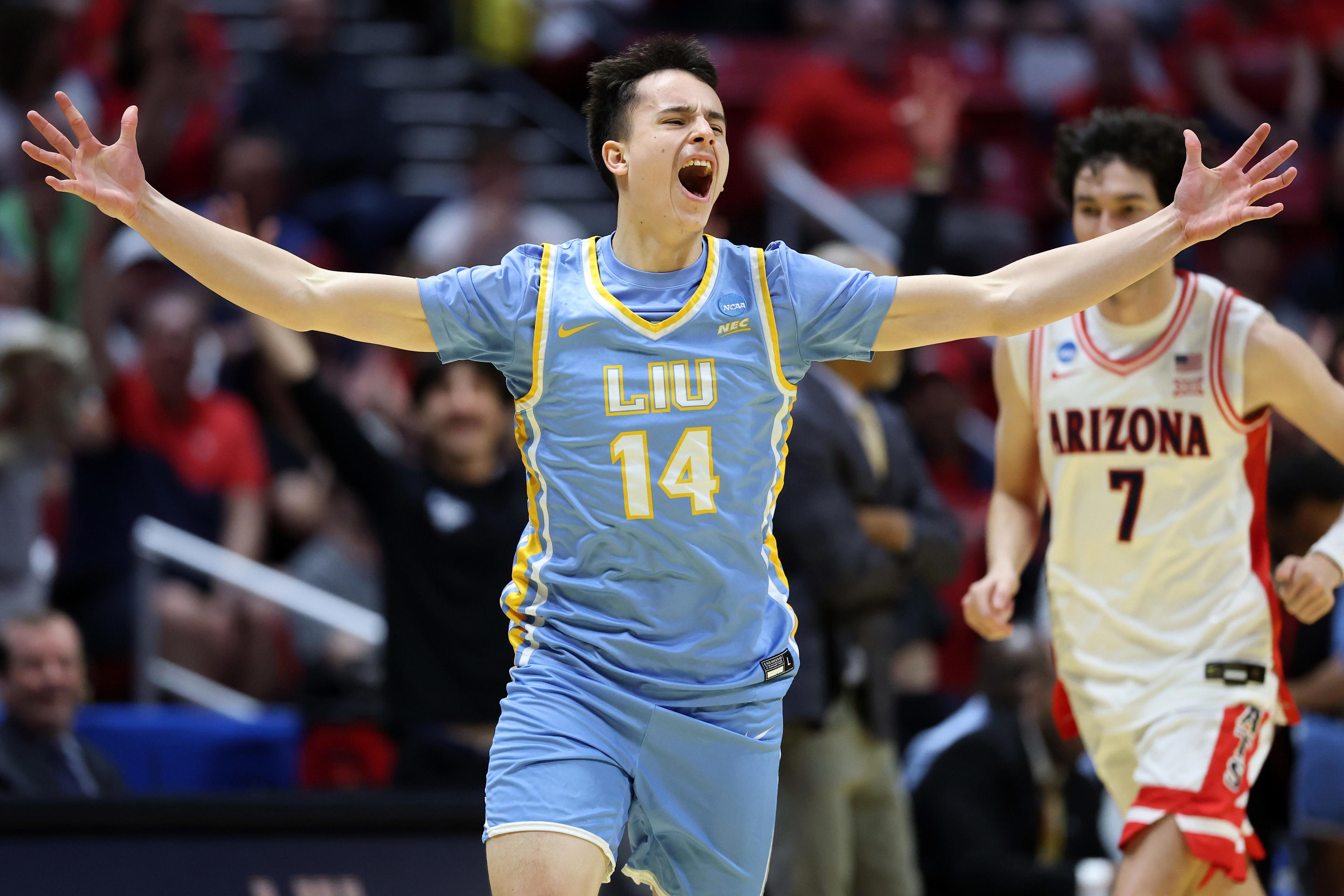 LIU walk-on scores first career points in March Madness, erupts in ...