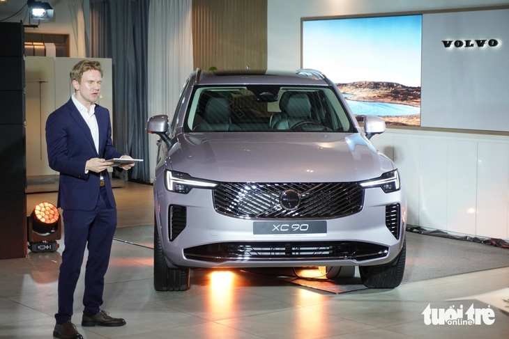 Volvo XC90 2026 ra mắt Việt Nam: Giá 3,289 tỉ thấp hơn Lexus RX, màn lớn hơn, giảm sức mạnh