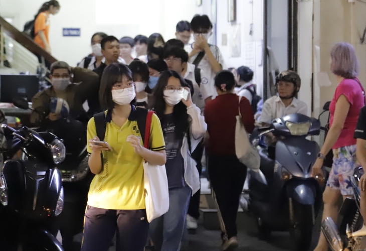 Dạy thêm, học thêm: Không thể mãi 'chữa phần ngọn'