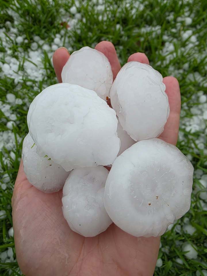 'Very dangerous' storm sees golf ball sized hail fall on parts of Sydney