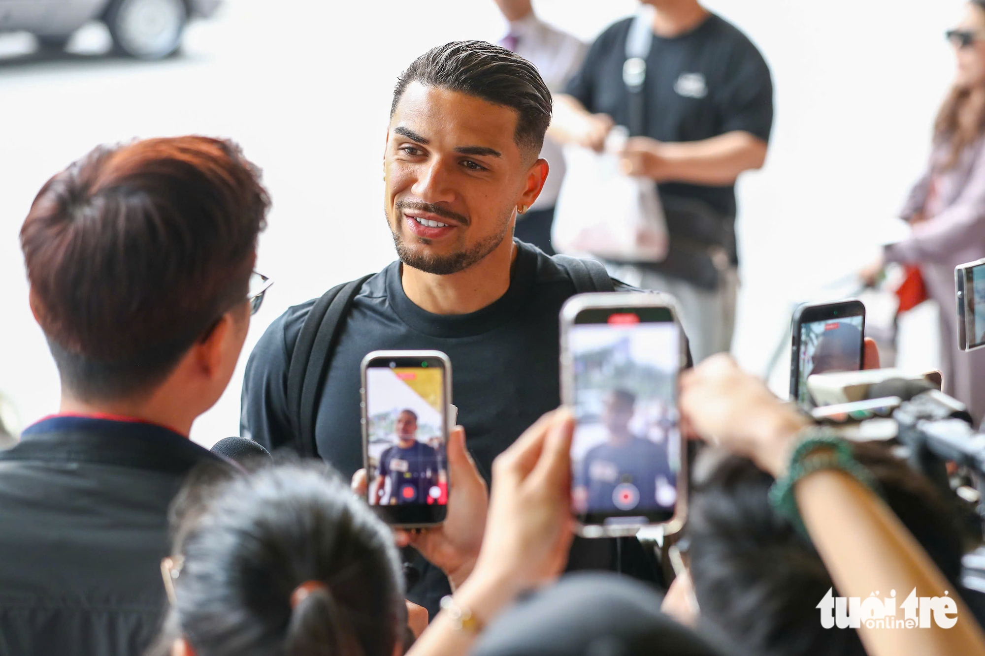 Đỗ Hoàng Hên hứng khởi hội quân tuyển Việt Nam