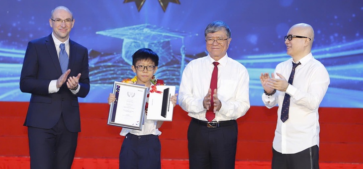 TP.HCM vinh danh học sinh đạt thành tích cao chương trình tiếng Anh tích hợp