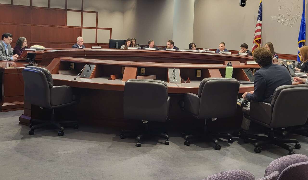 Connecticut House leaders oppose bill to make regulation review committee partisan<br>