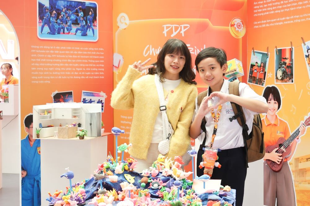 Học sinh Đà Nẵng tìm hiểu, trực tiếp trải nghiệm môi trường học hiện đại