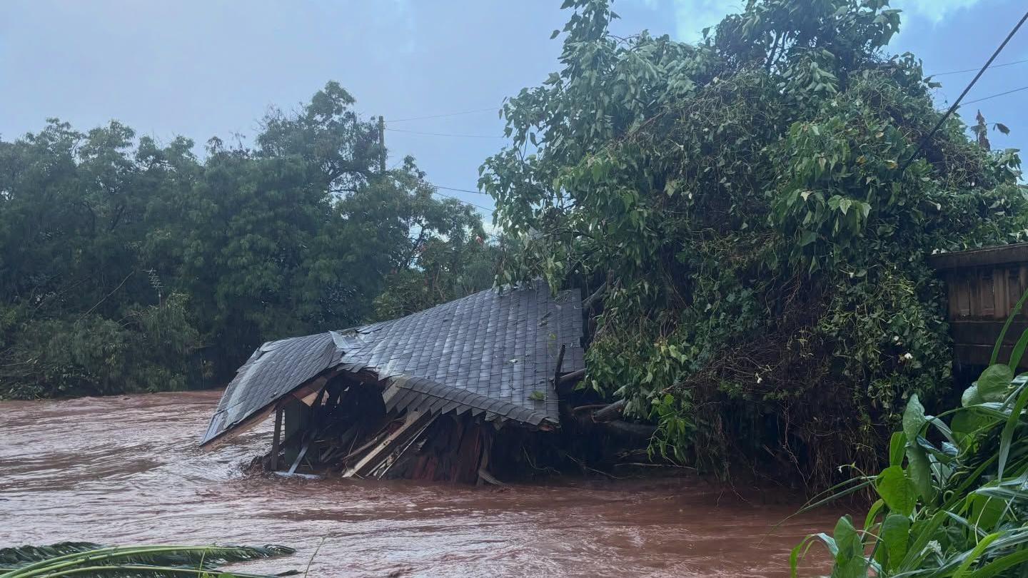 Thousands evacuated as Hawaii faces worst flooding in 20 years<br><br>