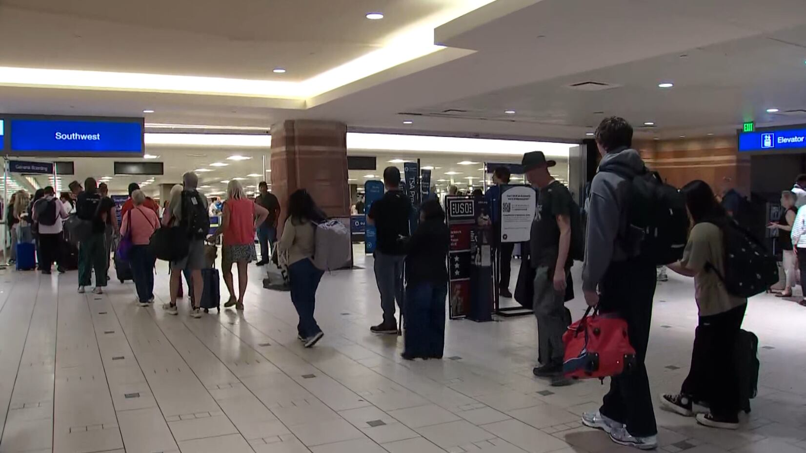 Delays reported at Phoenix Sky Harbor amid TSA checkpoint closures