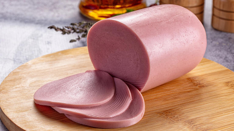 the-signature-flavor-difference-between-german-and-american-bologna