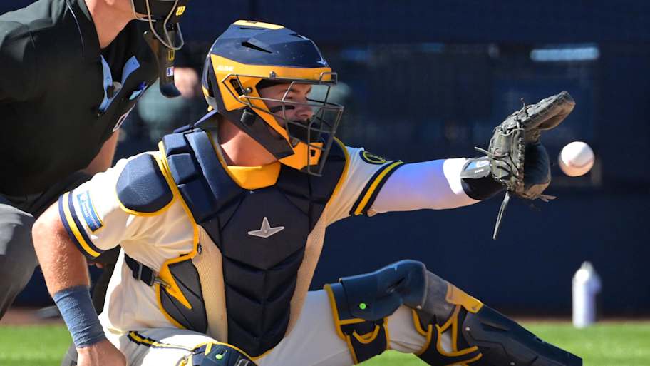 Veteran catcher opts out of contract with Brewers ahead of Opening Day<br><br>