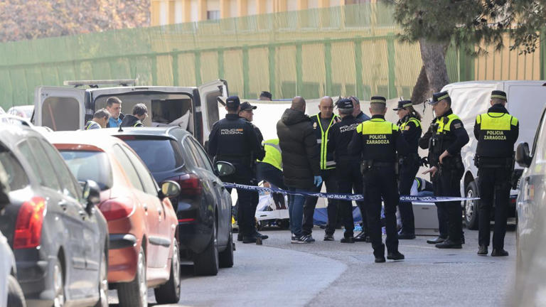 Un hombre mata a una mujer a tiros en plena calle de Zaragoza y después ...