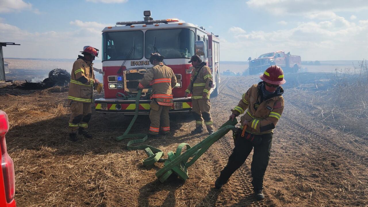 AA1Z7Ql1 Lincoln Fire and Rescue Shares Wildfire Photos, Warns Residents Against Burning During Red Flag Alert