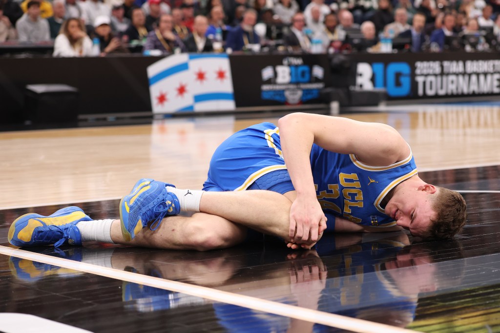 AA1Z7T8f Tyler Bilodeau Still Struggles with Knee Soreness at UCLA