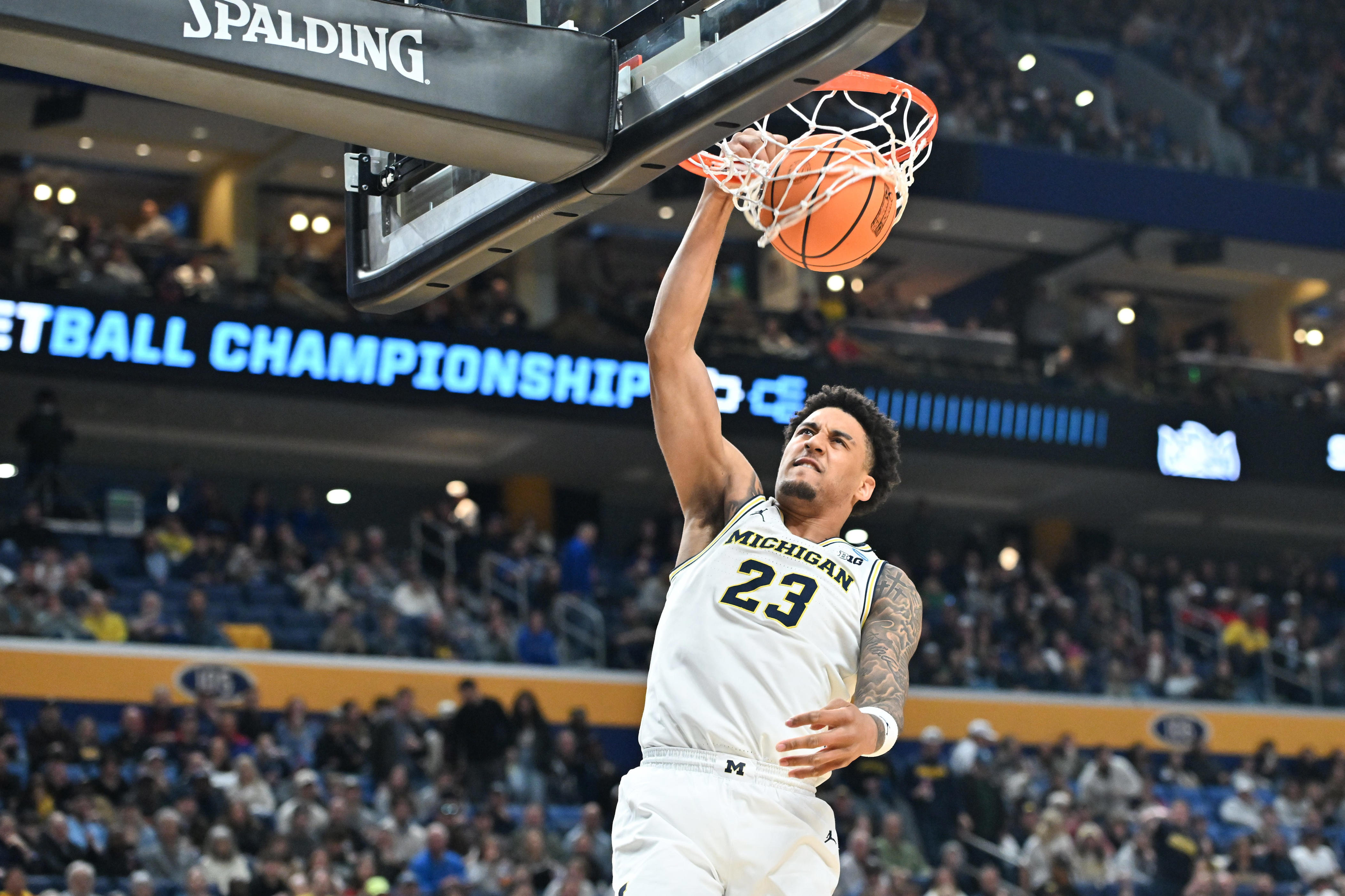 Watch Michigan's Lendeborg cause heads to explode with dandy dunk