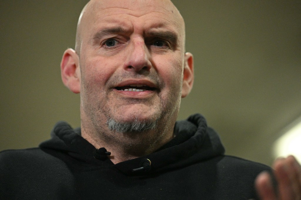 John Fetterman reacts to Elon Musk offering to pay TSA agent salaries<br>