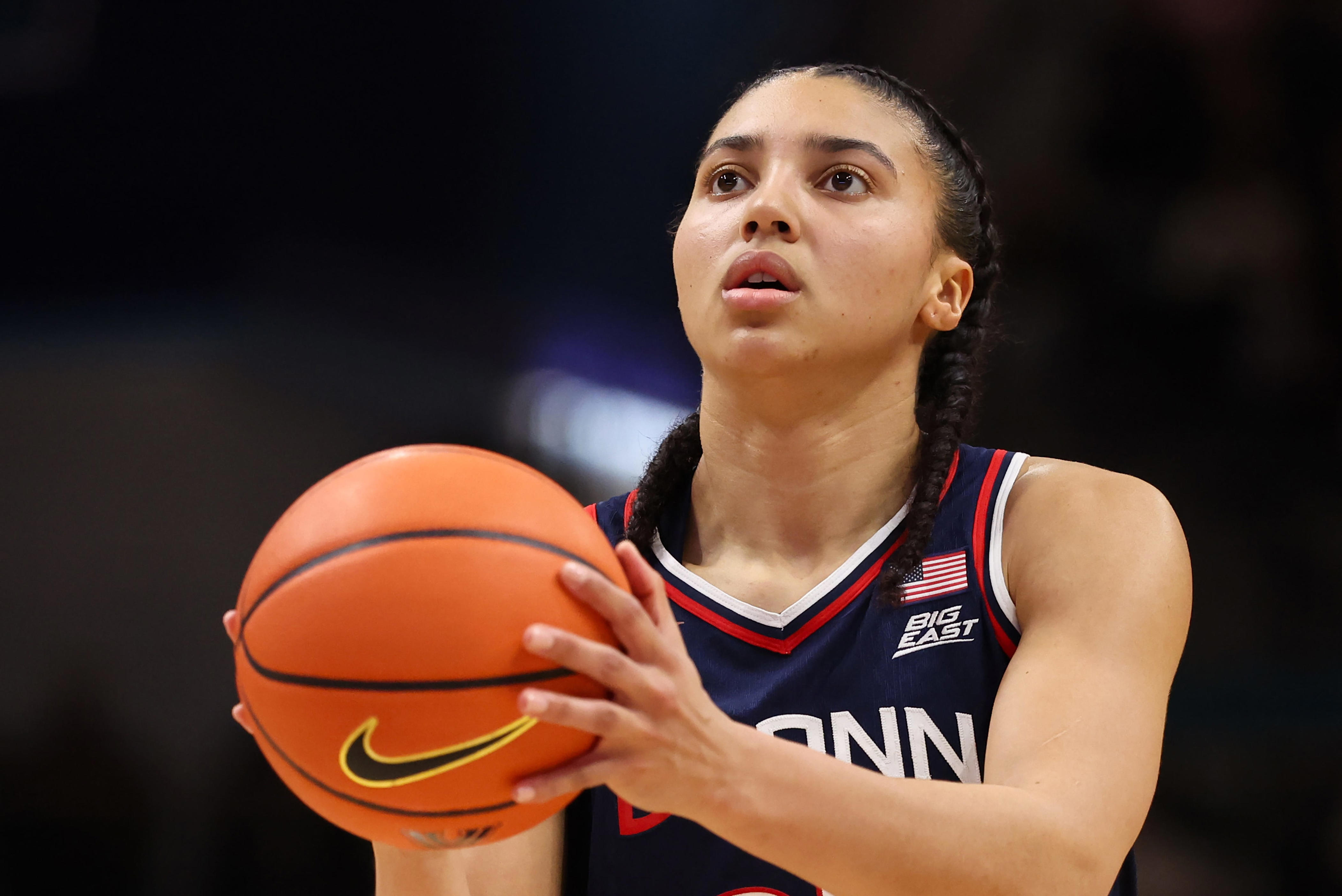Azzi Fudd is back in March Madness spotlight for UConn. What to know ...