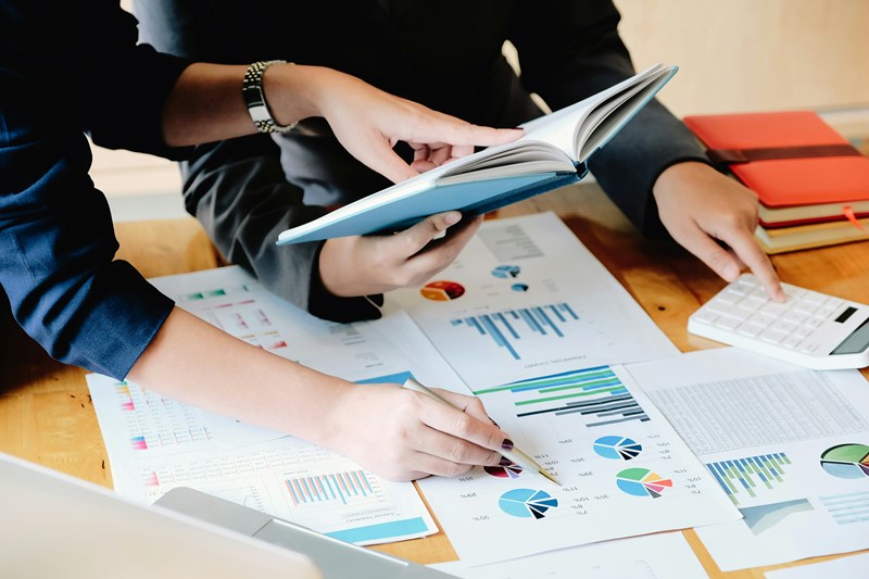 Manager demands new hire employee write shorter reports, employee ...