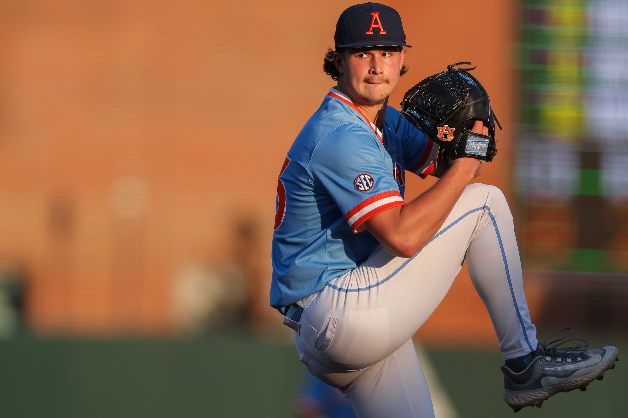 Auburn's comeback falls short, Texas evens series: Recap, highlights