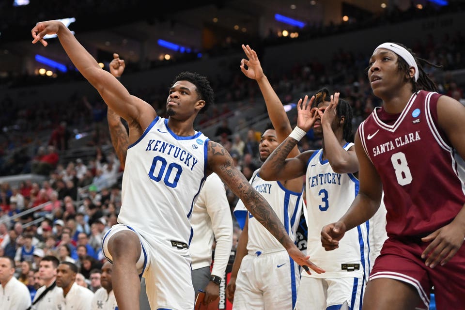 NCAA March Madness: Only 4 perfect brackets after first 3 days