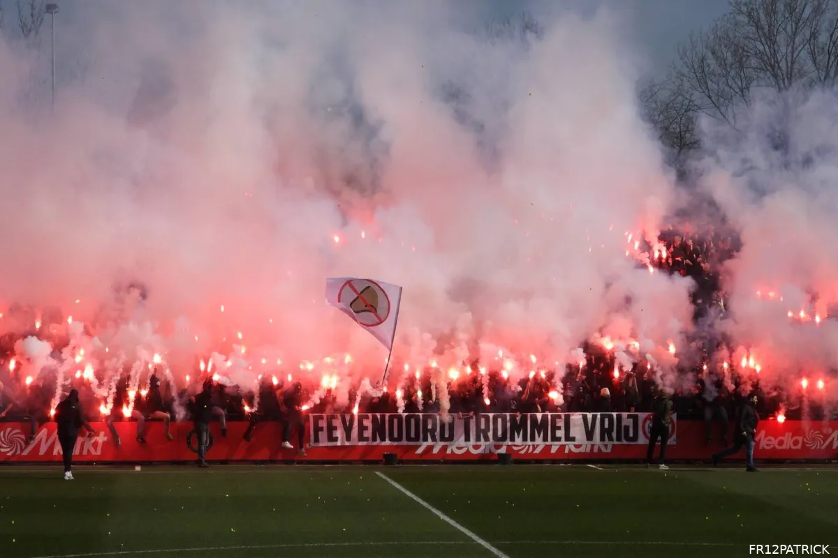 Vuurwerk, fakkels en steun: Het Legioen geeft signaal af aan Feyenoord ...