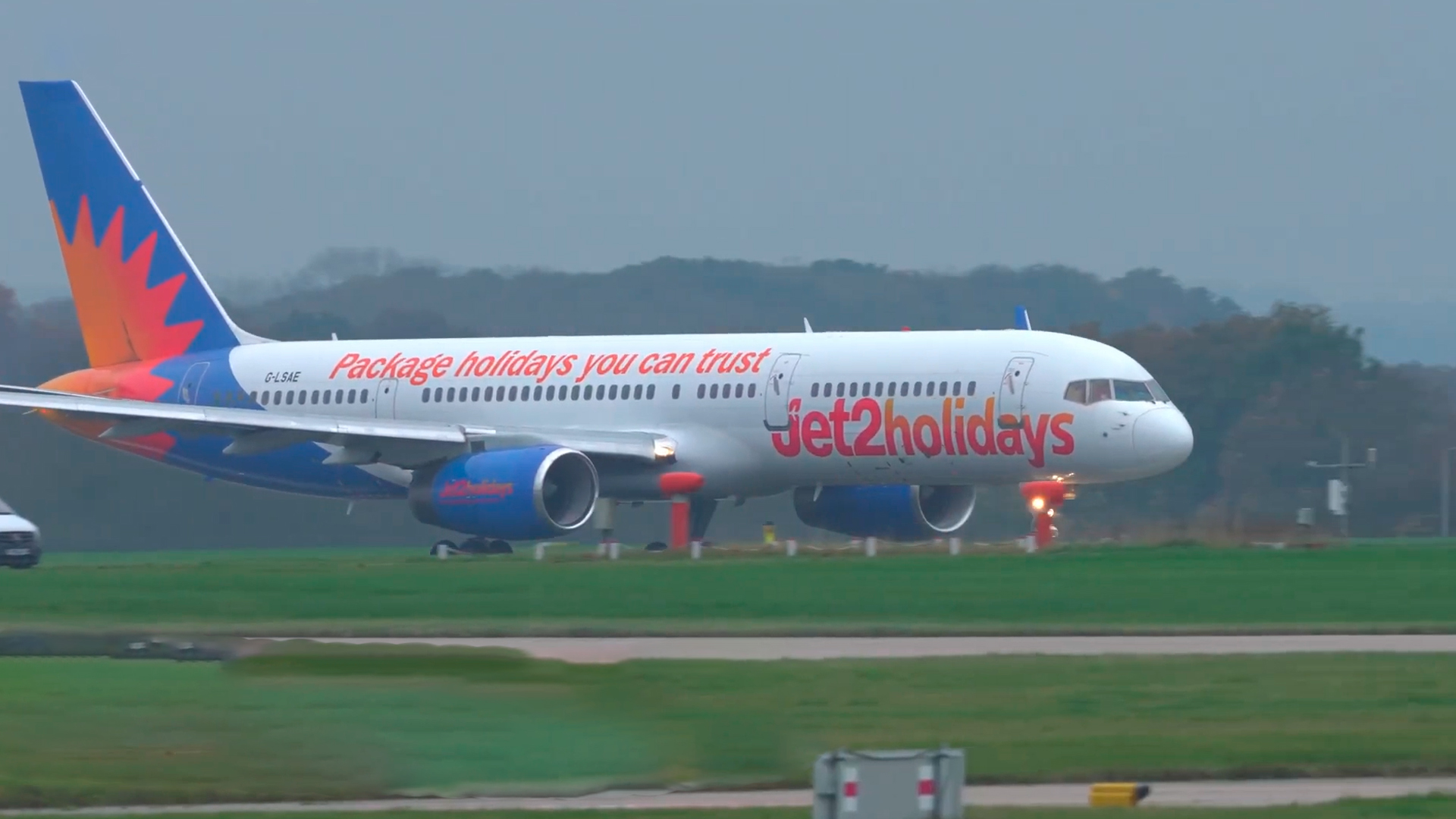 Boeing 757 powerful takeoff caught on camera