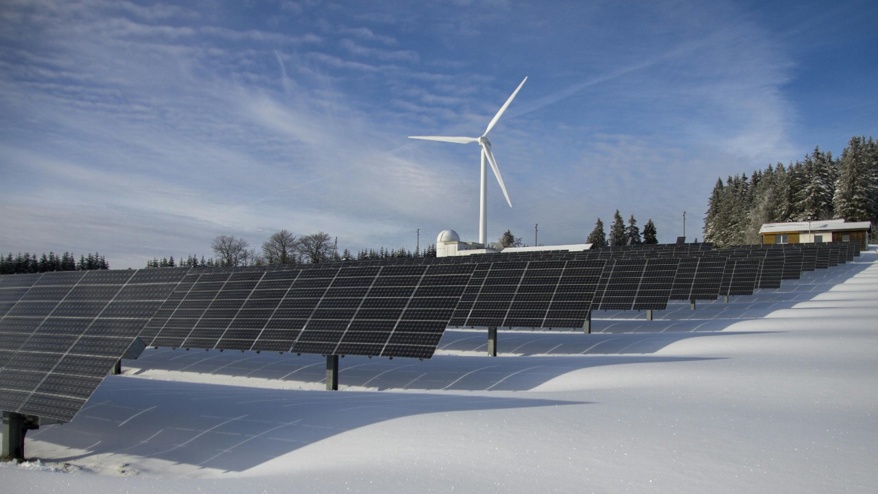 World added a record 814 GW of wind and solar, report says