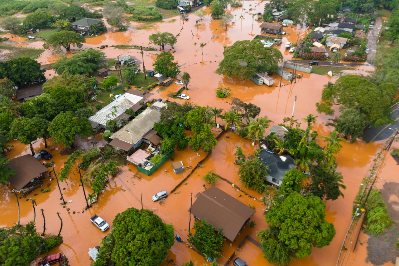 AA1Z7zm2 Torrential rains flood Oahu, endangering dam