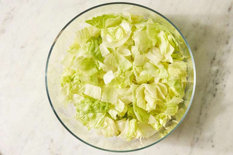 How to wash lettuce the right way