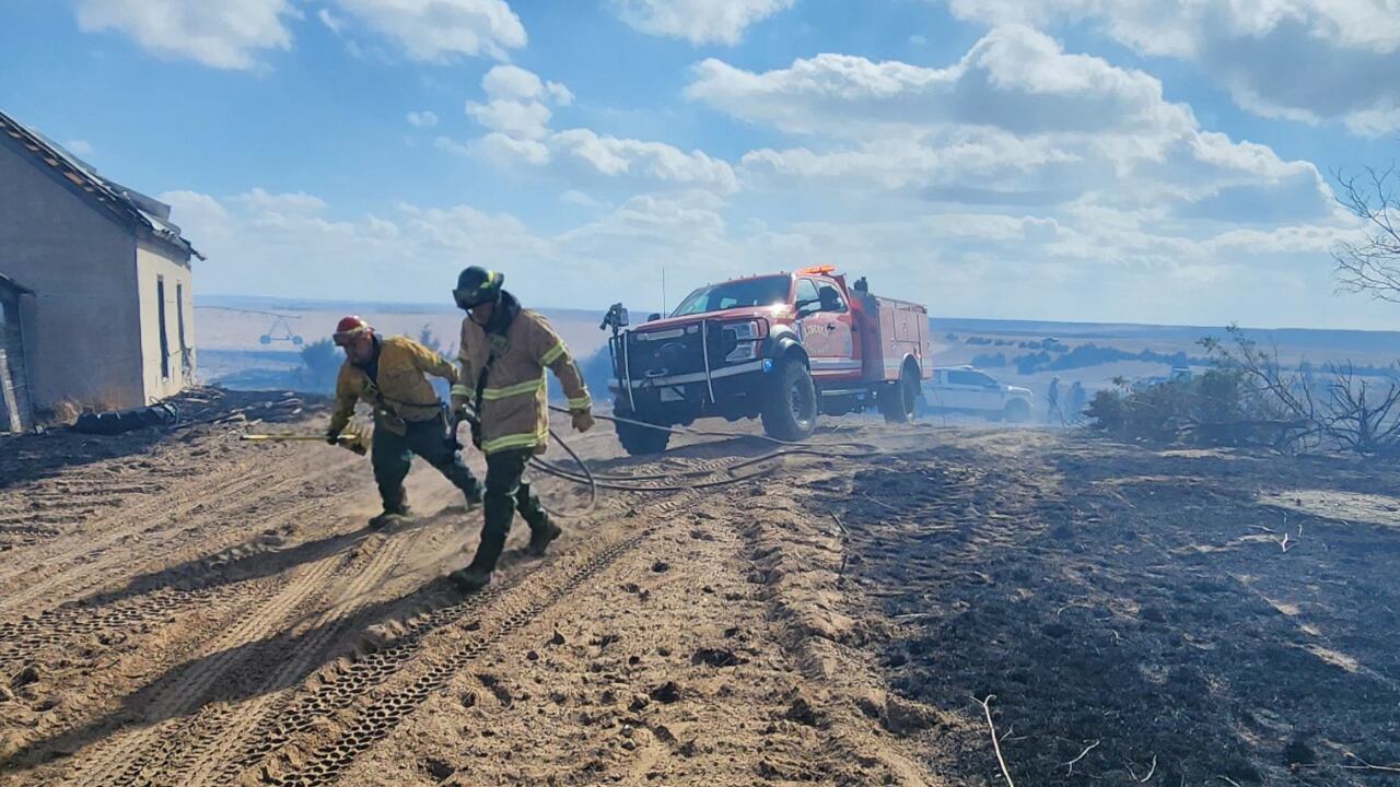 AA1Z80Ep Lincoln Fire and Rescue Shares Wildfire Photos, Warns Residents Against Burning During Red Flag Warning