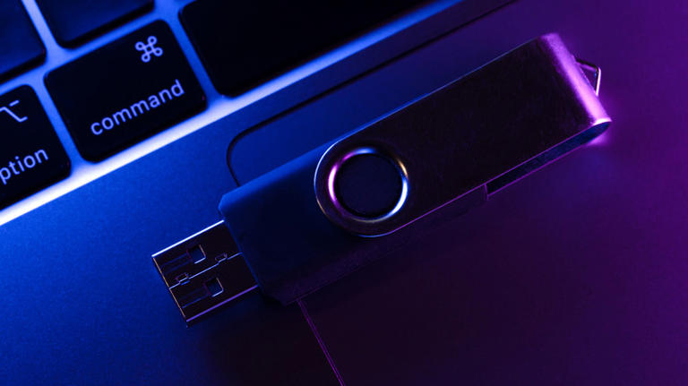 4 of the worst places to store a USB drive