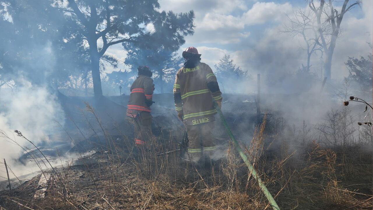 AA1Z82MA Lincoln Fire and Rescue Shares Wildfire Photos, Warns Residents Against Burning During Red Flag Alert