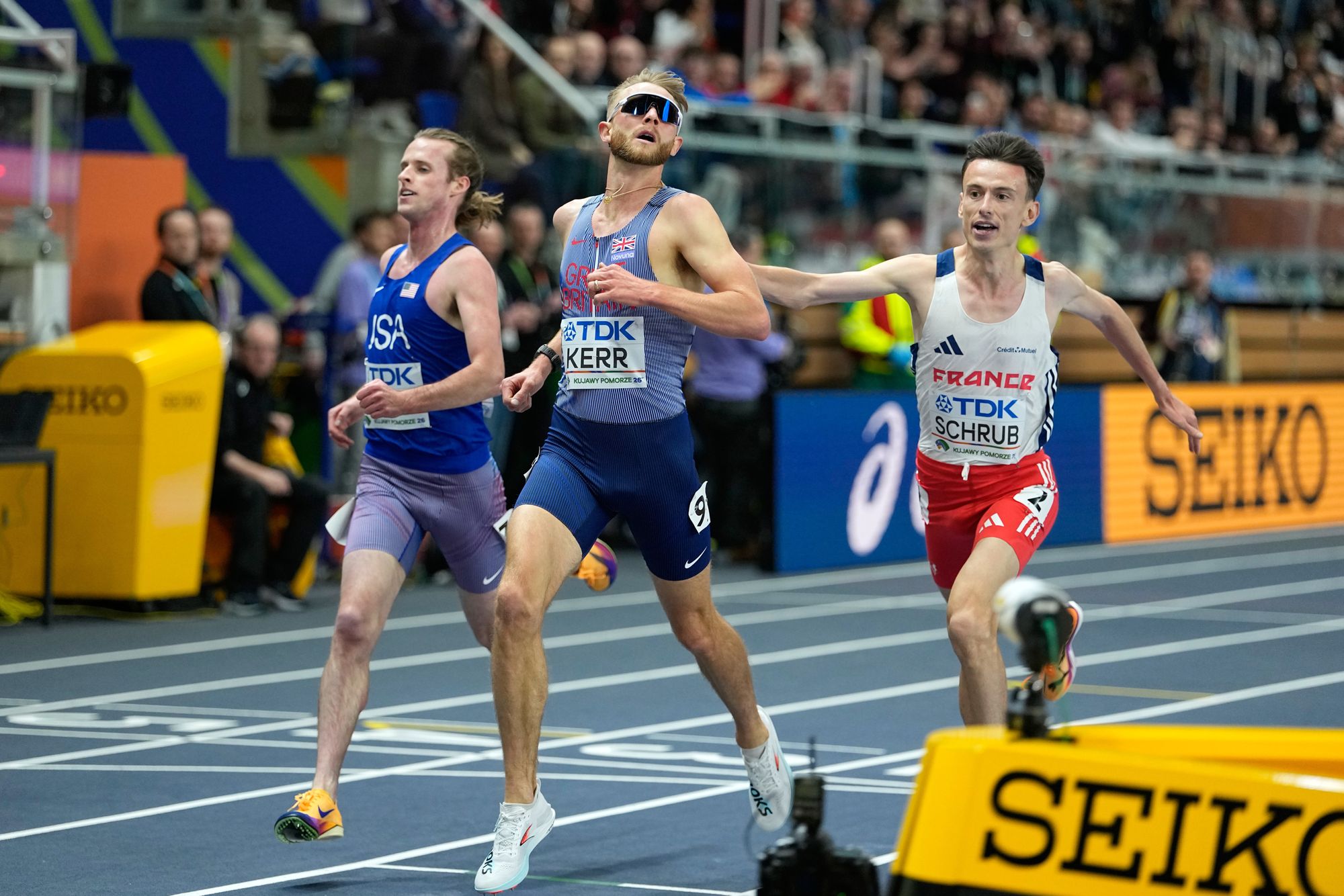 Kerr defeats rival Hocker to reclaim 3,000m world indoor gold
