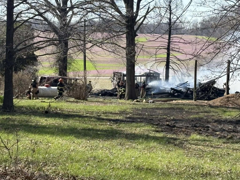 Fire crews respond to barn fire in Posey County